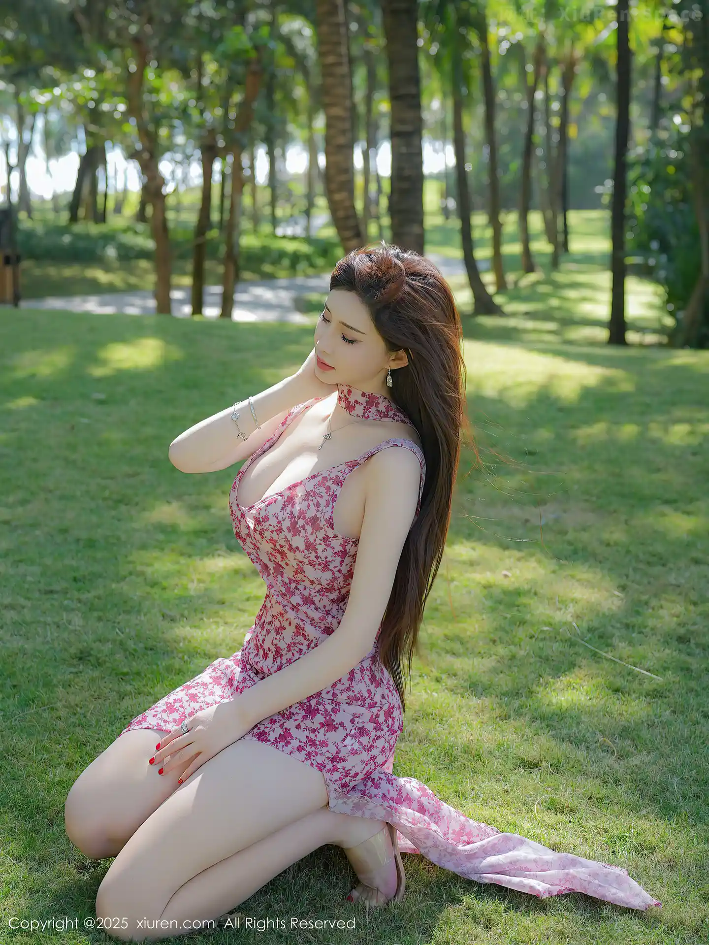 图片[3]-[XiuRen秀人网] VOL.9736 女神Carol周妍希性感粉色碎花长裙配超薄肉丝秀完美身材诱惑写真75P-秀人网官方网站